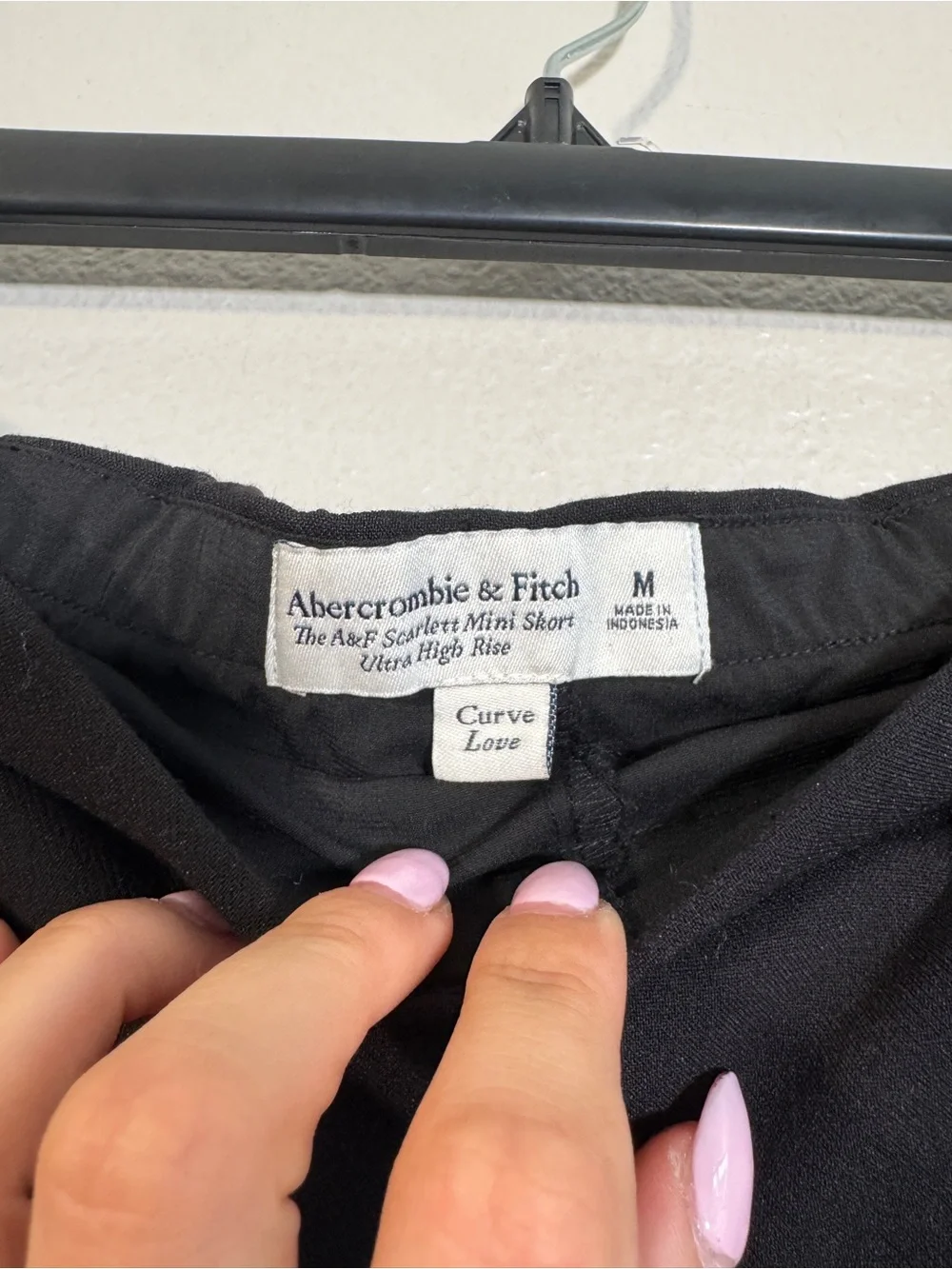 Abercrombie & Fitch Scarlett Mini Skort Ultra High Rise Curve Love in Black - M